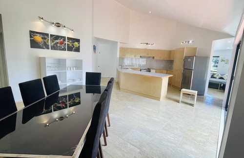 Rarotonga House | Indulge in Comfort at Red Hibiscus Home with Hot Tub