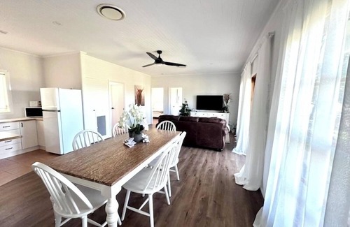 Evans Plains House | Relaxing Red Hill Farmstay Bathurst: Your Country Escape