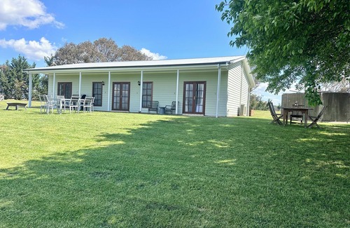 Evans Plains House | Relaxing Red Hill Farmstay Bathurst: Your Country Escape
