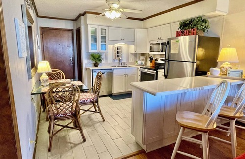 Myrtle Beach Condo | Oceanfront Condo with Pool & Spa - Rated 10/10 by Guests!