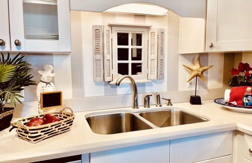 Myrtle Beach Condo | Oceanfront Condo with Pool & Spa - Rated 10/10 by Guests!