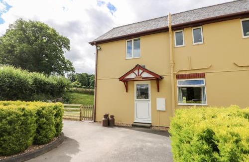 Disserth and Trecoed House | Pet-Friendly Red Kite Cottage: 4-Star Stay for Families