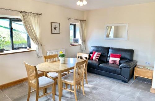 Tirabad House | Comfortable Red Kite Cottage: Family & Pet-Friendly Retreat
