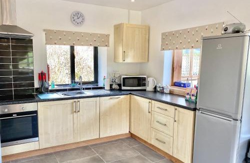 Tirabad House | Comfortable Red Kite Cottage: Family & Pet-Friendly Retreat
