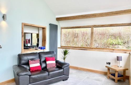 Tirabad House | Comfortable Red Kite Cottage: Family & Pet-Friendly Retreat