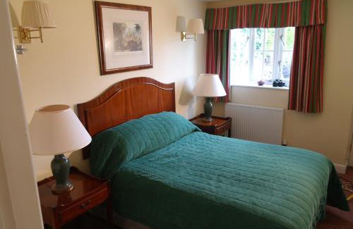 Dunston Hotel | Charming Red Lion Dunston: Guest Rated 8.9, Pet Friendly