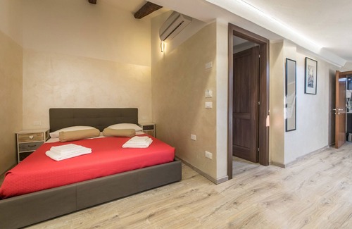 Favaro Veneto House | Comfortable Red Lion Guest House - Eco-Friendly Amenities