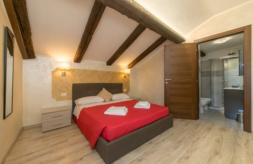 Favaro Veneto House | Comfortable Red Lion Guest House - Eco-Friendly Amenities