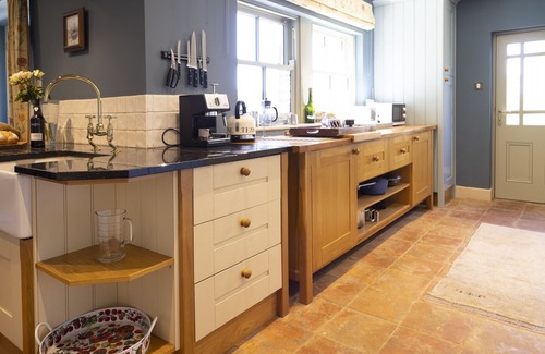 Old Bewick House | Family-Friendly Red Lion House with 6 Bedrooms for 11 Guests