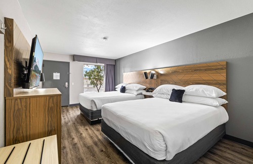 Orchard District Hotel | Discover Comfort at Red Lion Inn & Suites Deschutes River Bend