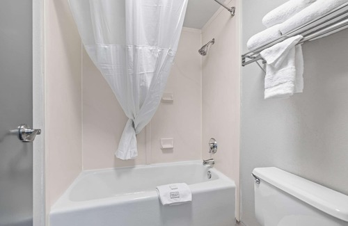 Orchard District Hotel | Discover Comfort at Red Lion Inn & Suites Deschutes River Bend