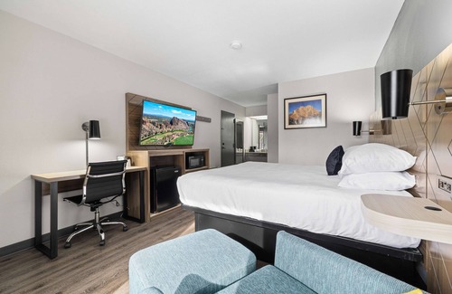 Orchard District Hotel | Discover Comfort at Red Lion Inn & Suites Deschutes River Bend