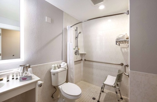 Grants Pass Hotel | Discover Red Lion Inn & Suites with Pool and Spa Amenities