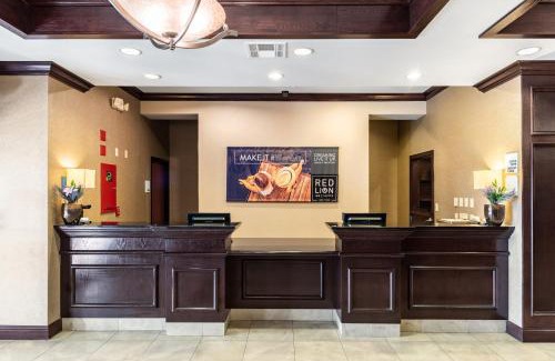 Mineral Wells Hotel | Relax at Red Lion Inn & Suites Mineral Wells with Pool Access