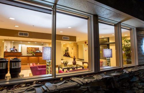 Olympia Hotel | Inviting Stay at Red Lion Inn & Suites Olympia, Governor Hotel
