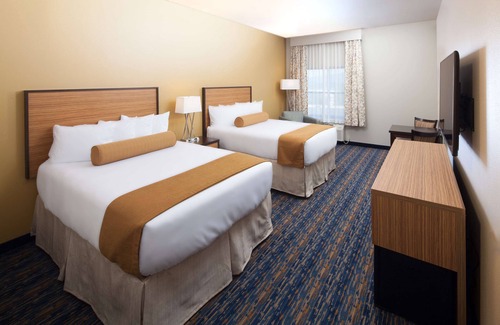 Polson Hotel | Top-Rated Red Lion Inn & Suites Polson with Pool & Spa