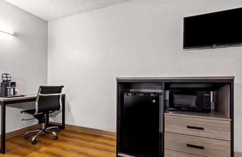 Mitchell Hotel | Inviting Red Lion Inn & Suites in Pontoon Beach