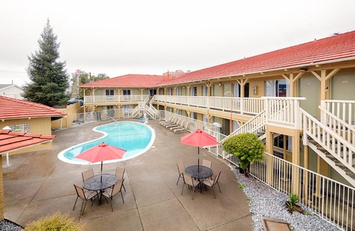 Bechelli Hotel | Comfortable Stay at Red Lion Inn & Suites Redding