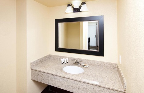 Bechelli Hotel | Comfortable Stay at Red Lion Inn & Suites Redding