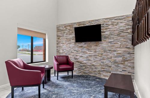 Mitchell Hotel | Pet-Friendly Retreat at Red Lion Inn & Suites Pontoon Beach