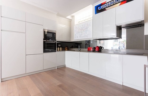 Holborn and Covent Garden Apartment | Experience Red Lion Square: Top-Rated Stay with Spa & Breakfast