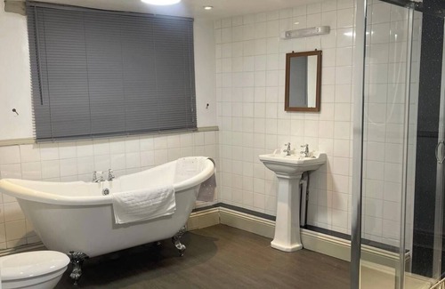 Chipping Campden Hotel | Red Lion Tavern