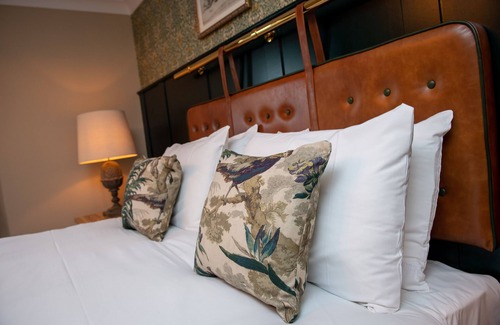 Todwick Hotel | Remarkable Red Lion Todwick: Family-Friendly with Dining