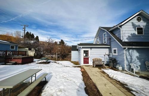 Red Lodge House | Cozy Family Retreat at Red Lodge Town Cottage