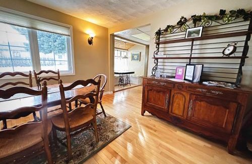 Red Lodge House | Cozy Family Retreat at Red Lodge Town Cottage