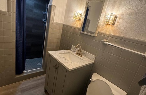 Milwaukee Hotel | Budget-Friendly Retreat at Red Lotus Inn with Spa & Breakfast