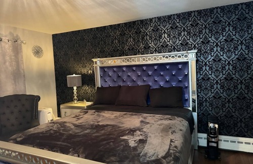 Milwaukee Hotel | Budget-Friendly Retreat at Red Lotus Inn with Spa & Breakfast