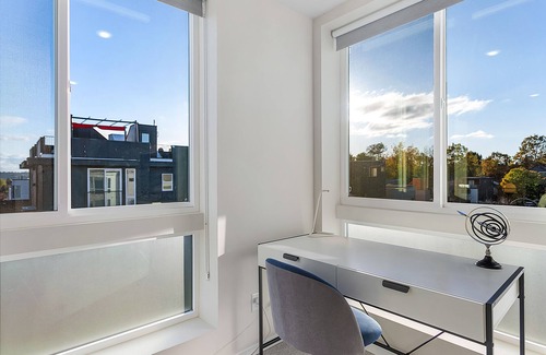 Leschi Apartment | Guest Rated 10/10: Red Maple Retreat with Spa & Breakfast