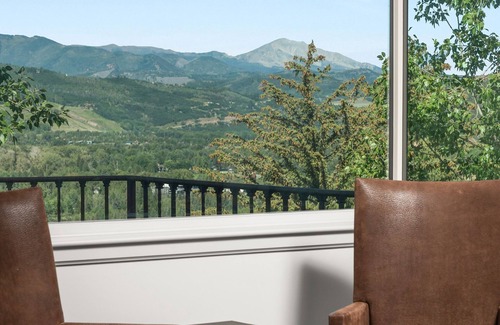 Red Mountain House | Red Mountain Estate: Scenic Views & Indoor Pool Retreat