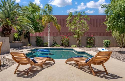 East Mesa House | Red Mountain Retreat: Pet-Friendly Getaway with Pool & 10/10 Score