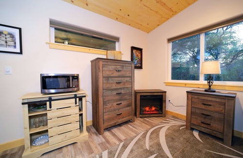 Three Rivers House | Discover Red Mountain Suite Near Sequoia National Park!