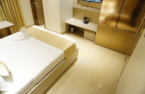 Kanpur Hotel | Discover Red Orchid: Family-Friendly Stay with Breakfast
