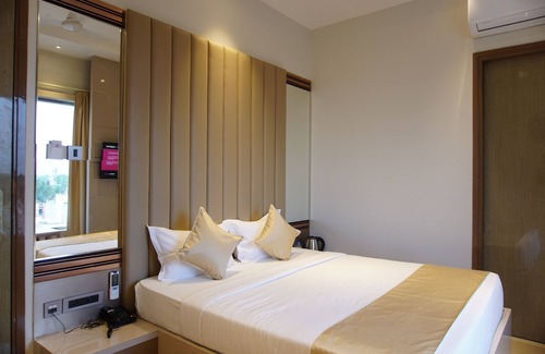Kanpur Hotel | Discover Red Orchid: Family-Friendly Stay with Breakfast