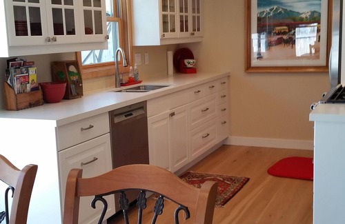 Hailey House | Discover Red Pedal Cottage: Family-Friendly Retreat with Pool