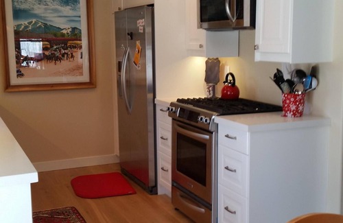 Hailey House | Discover Red Pedal Cottage: Family-Friendly Retreat with Pool