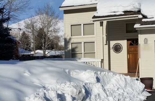 Hailey House | Discover Red Pedal Cottage: Family-Friendly Retreat with Pool
