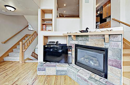 Winter Park House | Guest Favorite: Red Quill Village with Pool & Hot Tub