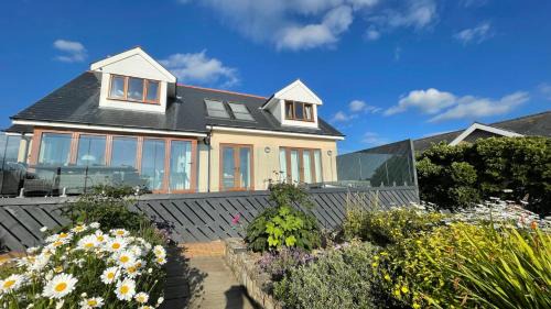 Llandanwg House | Experience Red Ridge: A Top-Rated 4-Star Retreat