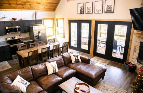 Campton Cabin | Red River Gorge Lazy Squirrel Hottub Firepit Wi-Fi