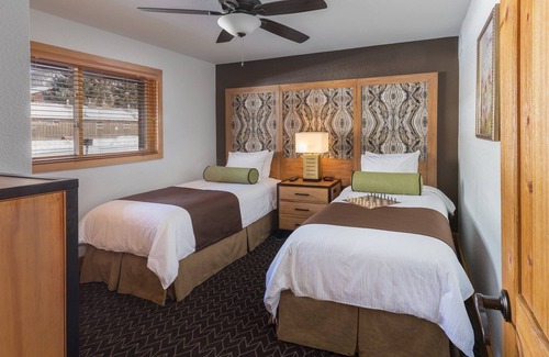 Red River Resort | Elegant Red River Resort: 2-Bedroom Retreat with Spa