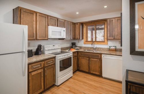 Red River Resort | Elegant Red River Resort: 2-Bedroom Retreat with Spa