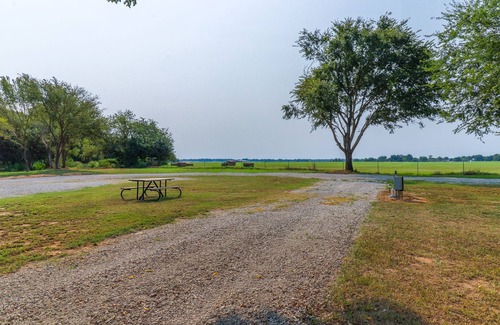Denison House | Family-Friendly Red River RV Lot C with Kitchen Amenities