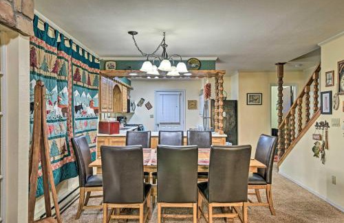 Red River House | Cozy Red River Townhome with Balcony & Mountain Views