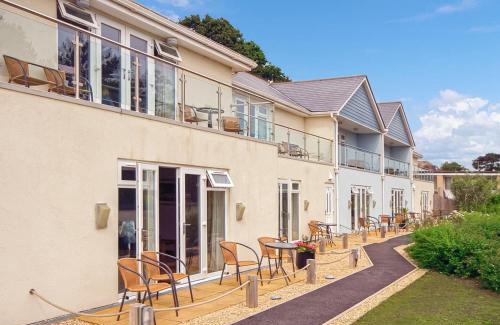 Dawlish Warren Resort | Family-Friendly Getaway at Red Rock Apartments - 9.4 Rated