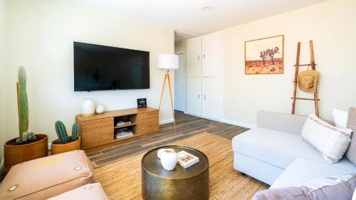 Joshua Tree Villa | Experience Red Rock: Desert Vibes with Game Room Fun