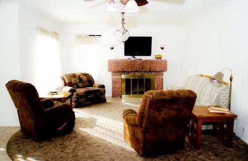 Marsing House | Explore Red Rock House: Guest Rated 9.8 with Great Amenities